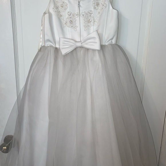 Oleg Cassini Other - Beautiful flower girl/communion dress! Worn once!!